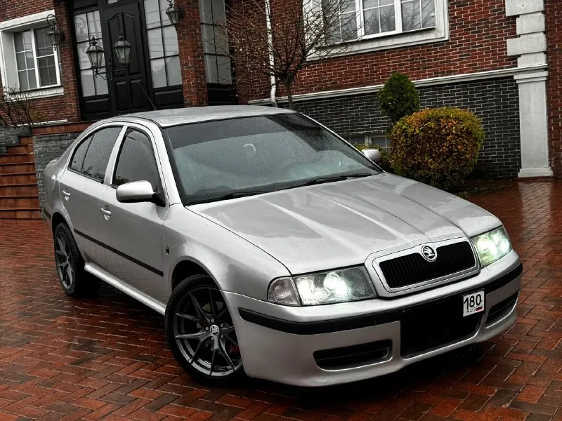 🔥в продаже skoda octavia tour rs 🔥 1.8 турбо, работает отлично, не троит не дымит. едет очень бодро. коробка механика, переключает идеально. машина никаких вложений не требует. дополнительно установлена дорогая музыка! по документам полный порядок, любой вид переоформления. ❗️цена 495.000 ₽, возможен торг у авто❗️ ☎️ +7 (949) 742-53-98 📞 звоните: +7(949)7425398 - фотография - 3