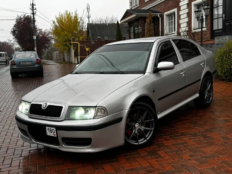 🔥в продаже skoda octavia tour rs 🔥 1.8 турбо, работает отлично, не троит не дымит. едет очень бодро. коробка механика, переключает идеально. машина никаких вложений не требует. дополнительно установлена дорогая музыка! по документам полный порядок, любой вид переоформления. ❗️цена 495.000 ₽, возможен торг у авто❗️ ☎️ +7 (949) 742-53-98 📞 звоните: +7(949)7425398 - фотография - 4