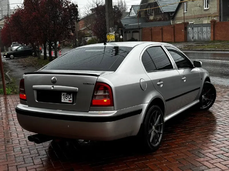 🔥в продаже skoda octavia tour rs 🔥 1.8 турбо, работает отлично, не троит не дымит. едет очень бодро. коробка механика, переключает идеально. машина никаких вложений не требует. дополнительно установлена дорогая музыка! по документам полный порядок, любой вид переоформления. ❗️цена 495.000 ₽, возможен торг у авто❗️ ☎️ +7 (949) 742-53-98 📞 звоните: +7(949)7425398 - фотография - 5