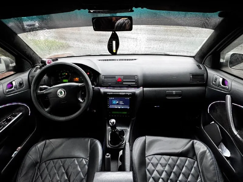 🔥в продаже skoda octavia tour rs 🔥 1.8 турбо, работает отлично, не троит не дымит. едет очень бодро. коробка механика, переключает идеально. машина никаких вложений не требует. дополнительно установлена дорогая музыка! по документам полный порядок, любой вид переоформления. ❗️цена 495.000 ₽, возможен торг у авто❗️ ☎️ +7 (949) 742-53-98 📞 звоните: +7(949)7425398 - фотография - 7