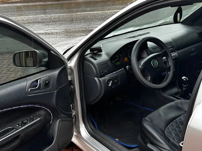 🔥в продаже skoda octavia tour rs 🔥 1.8 турбо, работает отлично, не троит не дымит. едет очень бодро. коробка механика, переключает идеально. машина никаких вложений не требует. дополнительно установлена дорогая музыка! по документам полный порядок, любой вид переоформления. ❗️цена 495.000 ₽, возможен торг у авто❗️ ☎️ +7 (949) 742-53-98 📞 звоните: +7(949)7425398 - фотография - 9