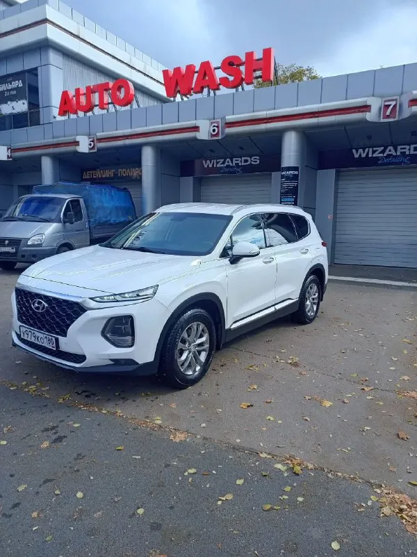 Продам hyundai santa fe, 2019 года, мотор 2.4 бензин, служит достойно, никаких проблем, то вовремя. семейная с большим багажом, удобно при дальних поездках. много фишек для езды: полный привод, датчик света и дождя, слыпых зон, авто холд, помощи при спуске, круиз контроль, бесключевой доступ, 2-х зонный климат контроль. резина отличная, есть зима. авто не бит, не крашен!!! два ключа, сервисная книга. любые проверки за ваш счёт!! за авто не стыдно, гарантирую. я собственник. цена: 2.850.000 торг у авто тел: +79499786100 - фотография - 2