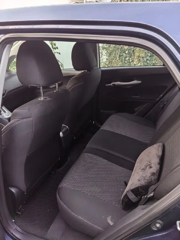 Продам toyota auris. машина в хорошем состоянии, 1 владелец по птс. обслужена от а до я. без дтп. пробег 148000 км. салон не прокуренный. комплектация: кондиционер, климат контроль, мультируль. замена масла каждые 6 тыс. , по тех. части ничего делать не надо. резина зима +лето (на дисках отдельно). продажа от хозяина. цена 850 тыс. руб. +79493348617 дмитрий. - фотография - 7