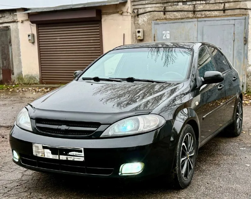 Chevrolet lacetti 2007 год выпуска, 1.6 бензин механика, автомобиль в отличном состоянии! без гнили и ржавчины! рыжья нет! два косметических окраса! салон чист ухоженный! без дтп! два комплекта ключей два комплекта резины! установлены линзы! в птф ксенон! хорошие диски на r16! авто сел и поехал без нареканий! юридически кристально чистая полное сопровождение в мрэо! срочно все вопросы по телефону звонить в любое время! цена 510 тыс руб +7949-401-03-58 +7949-401-03-61 - фотография - 3