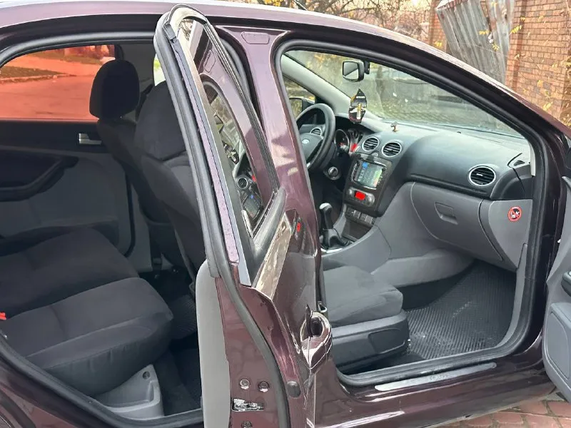 🚗 продам автомобиль ford focus 2 рейстайлинг ▶️ год выпуска: 2008 ▶️ объём двигателя:1.8 ▶️ механика ▶️ комплектация чиа полная ℹ️ описание: ✅ автомобиль в хорошем состоянии. ✅пробег 178.000 ✅ автомобиль без дтп, зеленая автотека и соответсвенно весь кузов и железо ровное! ✅ авто обслужено! не дымит, масло не ест, едет очень бодро. машина внешне в отлично состояние, без рыжиков гнили и т д. вин читается. на любые проверки за ваш счет - готов. 🏛 юридически автомобиль чист, без штрафов 💰 цена🔥:615.000 рублей торг у капота 🏢 осмотр: донецк ☎ более подробно по номеру телефона: +79494592618 📲 tg: александр 📞 звоните: +7(949)4592618 - фотография - 10