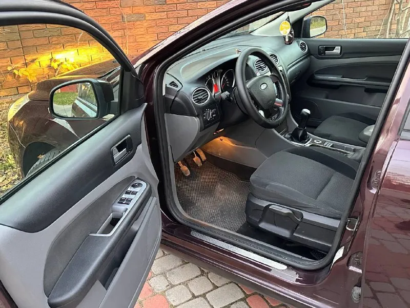 🚗 продам автомобиль ford focus 2 рейстайлинг ▶️ год выпуска: 2008 ▶️ объём двигателя:1.8 ▶️ механика ▶️ комплектация чиа полная ℹ️ описание: ✅ автомобиль в хорошем состоянии. ✅пробег 178.000 ✅ автомобиль без дтп, зеленая автотека и соответсвенно весь кузов и железо ровное! ✅ авто обслужено! не дымит, масло не ест, едет очень бодро. машина внешне в отлично состояние, без рыжиков гнили и т д. вин читается. на любые проверки за ваш счет - готов. 🏛 юридически автомобиль чист, без штрафов 💰 цена🔥:615.000 рублей торг у капота 🏢 осмотр: донецк ☎ более подробно по номеру телефона: +79494592618 📲 tg: александр 📞 звоните: +7(949)4592618 - фотография - 5