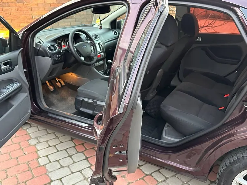🚗 продам автомобиль ford focus 2 рейстайлинг ▶️ год выпуска: 2008 ▶️ объём двигателя:1.8 ▶️ механика ▶️ комплектация чиа полная ℹ️ описание: ✅ автомобиль в хорошем состоянии. ✅пробег 178.000 ✅ автомобиль без дтп, зеленая автотека и соответсвенно весь кузов и железо ровное! ✅ авто обслужено! не дымит, масло не ест, едет очень бодро. машина внешне в отлично состояние, без рыжиков гнили и т д. вин читается. на любые проверки за ваш счет - готов. 🏛 юридически автомобиль чист, без штрафов 💰 цена🔥:615.000 рублей торг у капота 🏢 осмотр: донецк ☎ более подробно по номеру телефона: +79494592618 📲 tg: александр 📞 звоните: +7(949)4592618 - фотография - 6