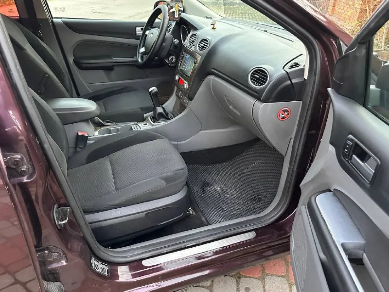 🚗 продам автомобиль ford focus 2 рейстайлинг ▶️ год выпуска: 2008 ▶️ объём двигателя:1.8 ▶️ механика ▶️ комплектация чиа полная ℹ️ описание: ✅ автомобиль в хорошем состоянии. ✅пробег 178.000 ✅ автомобиль без дтп, зеленая автотека и соответсвенно весь кузов и железо ровное! ✅ авто обслужено! не дымит, масло не ест, едет очень бодро. машина внешне в отлично состояние, без рыжиков гнили и т д. вин читается. на любые проверки за ваш счет - готов. 🏛 юридически автомобиль чист, без штрафов 💰 цена🔥:615.000 рублей торг у капота 🏢 осмотр: донецк ☎ более подробно по номеру телефона: +79494592618 📲 tg: александр 📞 звоните: +7(949)4592618 - фотография - 8