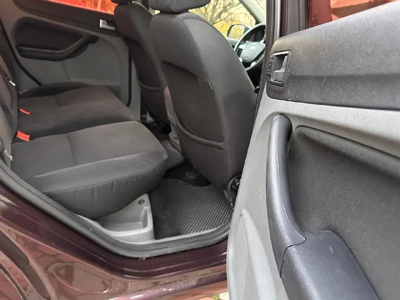 🚗 продам автомобиль ford focus 2 рейстайлинг ▶️ год выпуска: 2008 ▶️ объём двигателя:1.8 ▶️ механика ▶️ комплектация чиа полная ℹ️ описание: ✅ автомобиль в хорошем состоянии. ✅пробег 178.000 ✅ автомобиль без дтп, зеленая автотека и соответсвенно весь кузов и железо ровное! ✅ авто обслужено! не дымит, масло не ест, едет очень бодро. машина внешне в отлично состояние, без рыжиков гнили и т д. вин читается. на любые проверки за ваш счет - готов. 🏛 юридически автомобиль чист, без штрафов 💰 цена🔥:615.000 рублей торг у капота 🏢 осмотр: донецк ☎ более подробно по номеру телефона: +79494592618 📲 tg: александр 📞 звоните: +7(949)4592618 - фотография - 9