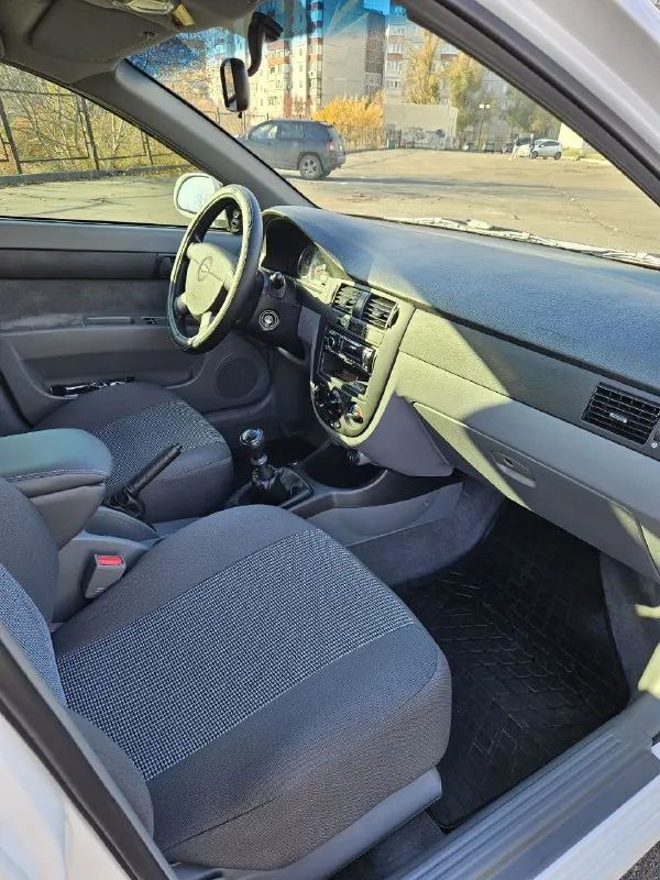 Chevrolet lacetti, 1.6, 2012гв, 14036км (родной пробег) один хозяин зимой не выезжала обслужена в октябре установлено (ввиду сложностей с бензином) 2 комплекта новых колес корейская сборка (не заз) дтп не было состояние нового авто! видеообзор по запросу цена: 1 350 000р тел. : +79499110102 📲 tg: сергей сергеевич 📞 +7(949)9110102 📲 tg: @da83robot 📞 звоните: +7(949)9110102 - фотография - 5