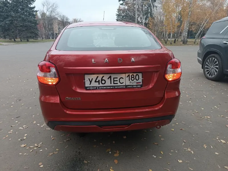 🚗 продается лада гранта лифтбек 219110 💰 цена: 730000 рублей 🏙 город: ясиноватая (донецк) 📅 год: 2019 🛣 пробег: 105000 🔧 объем: 1.6 ⛽️ топливо: бензин 🕹 кпп: механика 📞 телефон: +79493316042 📝 продаю лада гранта лифтбек 2019 года. 105000 родного пробега. автомобиль в хорошем состоянии. без дтп. по технике в идеальном состоянии. ходовая не гремит, не стучит. мотор надежный, масло не кушает, труба не дымит. электрика вся исправна. передние электростеклоподъемники, электроусилитель руля, кондиционер. салон чистый, ухоженный. юридически чиста. переоформление в мрео без проблем. - фотография - 3