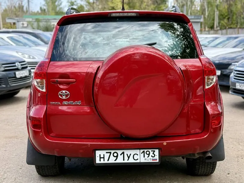 Продам toyota rav 4,2007 года выпуска, обьем 2.4,автомат, пробег 195,требует сварочных работ по порогам, цена 800,+79494182794 - фотография - 5