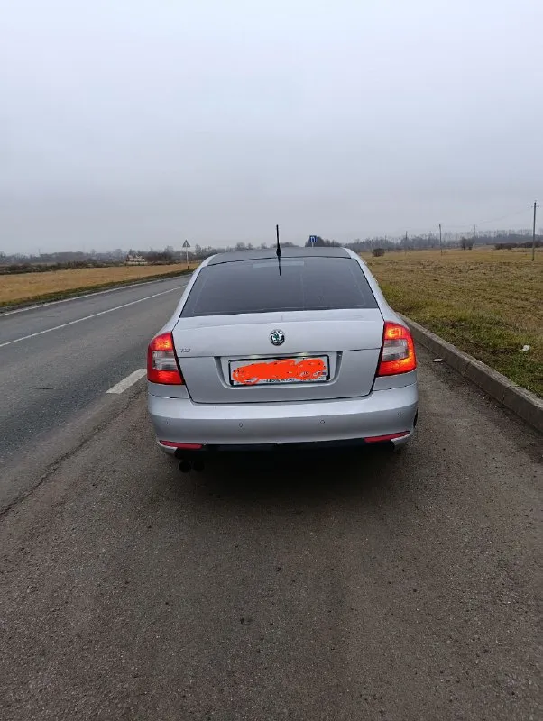 Шкода октавиа а5 1.8 ат 152 лс пробег 254000км. в хорошем состоянии. я второй хозяин. двигатель, акпп без нареканий, масло лью оригинал или ликви моли, масло от замены до замены. кузов в хорошем состоянии, ваговские болячки устранены. остальные вопросы по телефону +79493599710. торг у капота при желании купить авто. цена 950000к мариуполь - фотография - 5