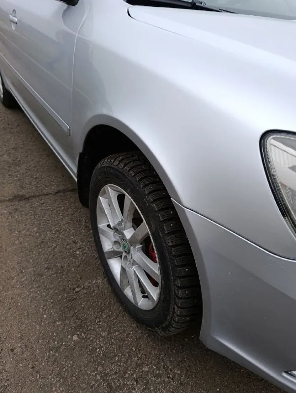 Шкода октавиа а5 1.8 ат 152 лс пробег 254000км. в хорошем состоянии. я второй хозяин. двигатель, акпп без нареканий, масло лью оригинал или ликви моли, масло от замены до замены. кузов в хорошем состоянии, ваговские болячки устранены. остальные вопросы по телефону +79493599710. торг у капота при желании купить авто. цена 950000к мариуполь - фотография - 9