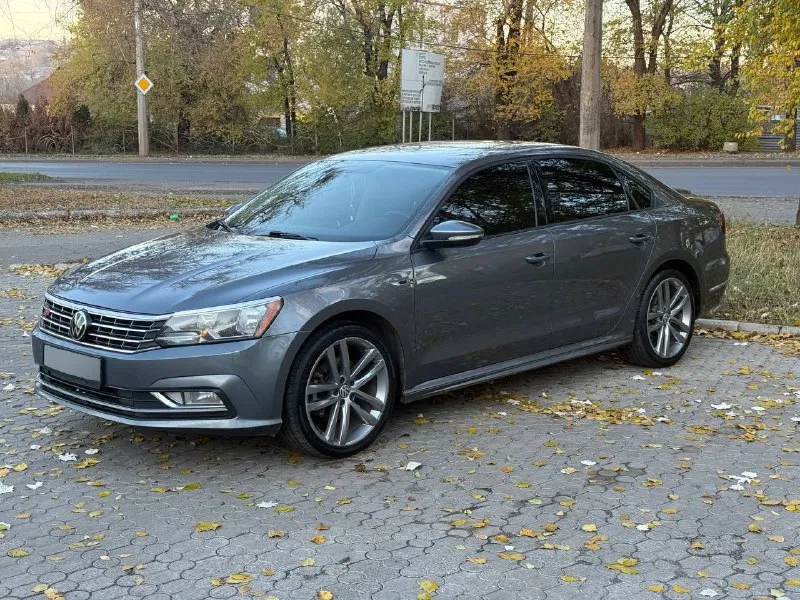 Продам volkswagen passat b8 2018г
В заводском обвесе r-line
Цена:1.450 000 без торга!
Пробег родной: 106 000 км, любые проверки приветствуются. Авто русифицирован.
Мотор 2.0 tsi работает идеально, масло не ест, не троит, работает без посторонних звуков. Замена масла в моторе каждые 7000 км. Также же вырезан катализатор, и установлен downpipe, что добавляет доп. Л/с авто и увеличивает ресурс турбины.
Коробка акпп надежный aisin, работает отлично, без пинков, рывков и тд.
Ходовая часть на 5+, все обслужено ничего делать не нужно.
Машина на хорошей комплектации:
Бортовой компьютер,
Датчик давления шин, адаптивный круиз с датчиком контроля дистанции спереди и сзади, мультируль, электропривод сидений, обогрев зеркал, обогрев заднего стекла, датчики слепых зон, датчик света, подогрев сидений, климат контроль (2-х зонный), камера заднего вида,
Кондиционер заправлен и работает на твердую 5

Цена: 1 450 000, без торга совсем.
Звонить строго заинтересованным людям, просто так звонить не нужно!!!
+79493632983 - фотография - 2