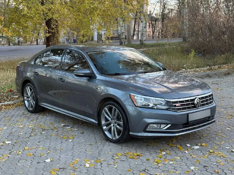 Продам volkswagen passat b8 2018г
В заводском обвесе r-line
Цена:1.450 000 без торга!
Пробег родной: 106 000 км, любые проверки приветствуются. Авто русифицирован.
Мотор 2.0 tsi работает идеально, масло не ест, не троит, работает без посторонних звуков. Замена масла в моторе каждые 7000 км. Также же вырезан катализатор, и установлен downpipe, что добавляет доп. Л/с авто и увеличивает ресурс турбины.
Коробка акпп надежный aisin, работает отлично, без пинков, рывков и тд.
Ходовая часть на 5+, все обслужено ничего делать не нужно.
Машина на хорошей комплектации:
Бортовой компьютер,
Датчик давления шин, адаптивный круиз с датчиком контроля дистанции спереди и сзади, мультируль, электропривод сидений, обогрев зеркал, обогрев заднего стекла, датчики слепых зон, датчик света, подогрев сидений, климат контроль (2-х зонный), камера заднего вида,
Кондиционер заправлен и работает на твердую 5

Цена: 1 450 000, без торга совсем.
Звонить строго заинтересованным людям, просто так звонить не нужно!!!
+79493632983 - фотография - 3