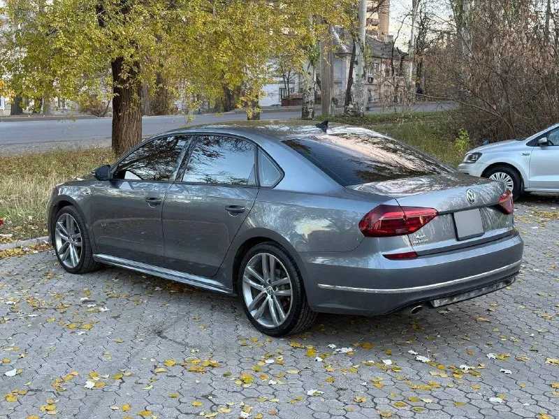 Продам volkswagen passat b8 2018г
В заводском обвесе r-line
Цена:1.450 000 без торга!
Пробег родной: 106 000 км, любые проверки приветствуются. Авто русифицирован.
Мотор 2.0 tsi работает идеально, масло не ест, не троит, работает без посторонних звуков. Замена масла в моторе каждые 7000 км. Также же вырезан катализатор, и установлен downpipe, что добавляет доп. Л/с авто и увеличивает ресурс турбины.
Коробка акпп надежный aisin, работает отлично, без пинков, рывков и тд.
Ходовая часть на 5+, все обслужено ничего делать не нужно.
Машина на хорошей комплектации:
Бортовой компьютер,
Датчик давления шин, адаптивный круиз с датчиком контроля дистанции спереди и сзади, мультируль, электропривод сидений, обогрев зеркал, обогрев заднего стекла, датчики слепых зон, датчик света, подогрев сидений, климат контроль (2-х зонный), камера заднего вида,
Кондиционер заправлен и работает на твердую 5

Цена: 1 450 000, без торга совсем.
Звонить строго заинтересованным людям, просто так звонить не нужно!!!
+79493632983 - фотография - 6
