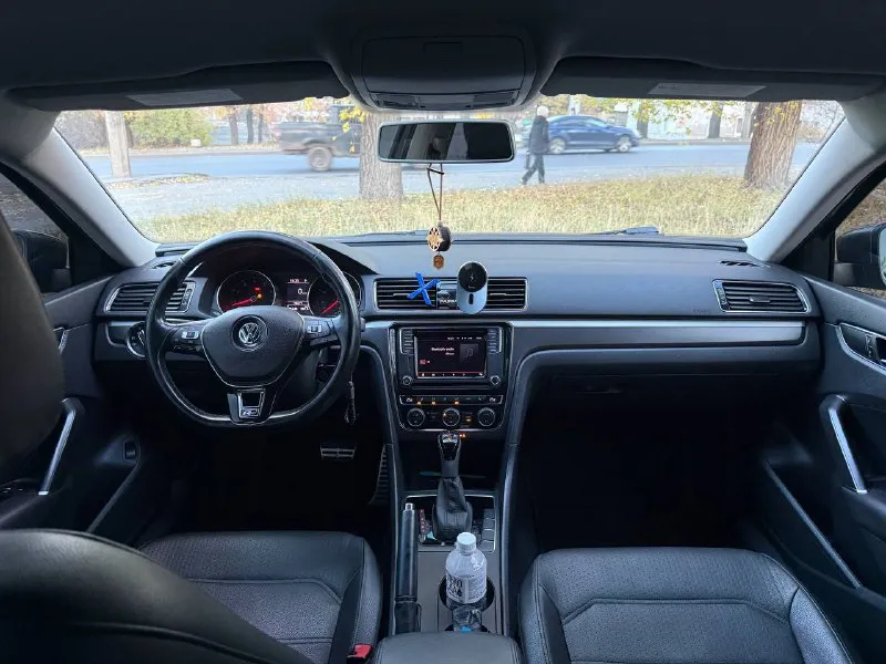 Продам volkswagen passat b8 2018г
В заводском обвесе r-line
Цена:1.450 000 без торга!
Пробег родной: 106 000 км, любые проверки приветствуются. Авто русифицирован.
Мотор 2.0 tsi работает идеально, масло не ест, не троит, работает без посторонних звуков. Замена масла в моторе каждые 7000 км. Также же вырезан катализатор, и установлен downpipe, что добавляет доп. Л/с авто и увеличивает ресурс турбины.
Коробка акпп надежный aisin, работает отлично, без пинков, рывков и тд.
Ходовая часть на 5+, все обслужено ничего делать не нужно.
Машина на хорошей комплектации:
Бортовой компьютер,
Датчик давления шин, адаптивный круиз с датчиком контроля дистанции спереди и сзади, мультируль, электропривод сидений, обогрев зеркал, обогрев заднего стекла, датчики слепых зон, датчик света, подогрев сидений, климат контроль (2-х зонный), камера заднего вида,
Кондиционер заправлен и работает на твердую 5

Цена: 1 450 000, без торга совсем.
Звонить строго заинтересованным людям, просто так звонить не нужно!!!
+79493632983 - фотография - 7