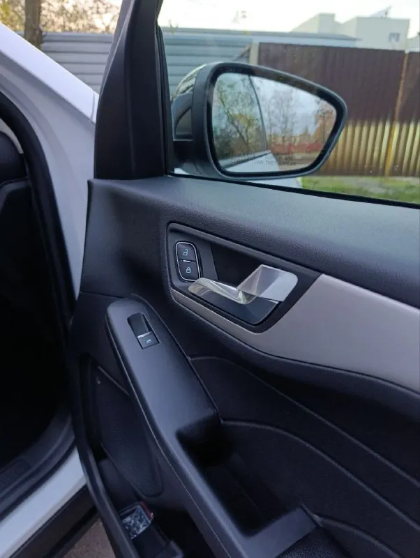 Продаю личный автомобиль ford escape 2021 двигатель 1.5 турбо (бензин) 180 л. с. 8 ступенчатый гидроавтомат от ford 8f24 расход топлива в смешанном цикле составляет около 10+- литров на 100 километров. клиренс 20 см. ford escape оснащен всеми необходимыми системами безопасности и комфорта. в частности, в автомобиле установлены системы abs и esp, а также фронтальные и боковые подушки безопасности для водителя и переднего пассажира, а также для пассажиров сзади сбоку. также автомобиль оборудован кондиционером, мультимедийной системой с сенсорным экраном и возможностью подключения смартфонов через bluetooth (carplay). кроме того, есть камера заднего вида, которая облегчает парковку в условиях города. дополнительно установлен видеорегистратор. салон автомобиля выполнен из высококачественных материалов, что создает приятную атмосферу внутри. сиденья удобны и эргономичны, благодаря чему даже длительные поездки будут проходить с комфортом. диски r19 лето и r1 📞 звоните: +7(949)4185917 - фотография - 10