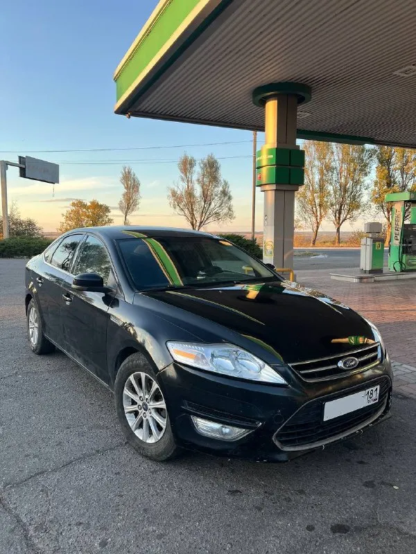 Продаю ford mondeo 4, 2011 год, я собственник. срочно тк нужны деньги пробег 203.000 км объем двигателя 2л топливо - бензин кпп - механика очень хорошая комплектация: климат контроль ( моно ), 4 электро стеклоподъемника с доводчиками, электро регулировка зеркал и фар, электро регулировка водительского сиденья, мультируль, противотуманные фары ( фары и противотуманки с новыми качественными светодиодными лампами ), усилитель руля, абс, задний парктроник, отличная штатная музыка ( 8 динамиков ), центральный замок, подогрев боковых зеркал. пороги, стаканы, лонжероны, место под запаску, низа дверей и так далее в отличном состоянии. в коробке перебрал все подшипники, поменял масло и полностью обслужил. все масла и фильтра заменил. ходовая в отличном состоянии. двигатель работает так же отлично. очень комфортный и надежный автомобиль 525.000 руб. + хороший торг из за того что срочно нужны деньги +79599896230 +79591630034 - тг, связи бывает нет г. луганск/алчевск 📞 звоните: +7(959)9896230 - фотография - 3