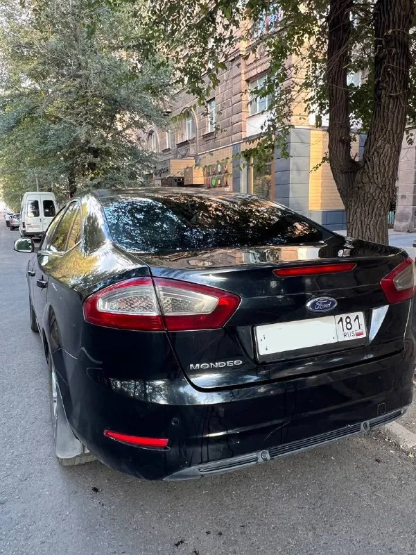 Продаю ford mondeo 4, 2011 год, я собственник. срочно тк нужны деньги пробег 203.000 км объем двигателя 2л топливо - бензин кпп - механика очень хорошая комплектация: климат контроль ( моно ), 4 электро стеклоподъемника с доводчиками, электро регулировка зеркал и фар, электро регулировка водительского сиденья, мультируль, противотуманные фары ( фары и противотуманки с новыми качественными светодиодными лампами ), усилитель руля, абс, задний парктроник, отличная штатная музыка ( 8 динамиков ), центральный замок, подогрев боковых зеркал. пороги, стаканы, лонжероны, место под запаску, низа дверей и так далее в отличном состоянии. в коробке перебрал все подшипники, поменял масло и полностью обслужил. все масла и фильтра заменил. ходовая в отличном состоянии. двигатель работает так же отлично. очень комфортный и надежный автомобиль 525.000 руб. + хороший торг из за того что срочно нужны деньги +79599896230 +79591630034 - тг, связи бывает нет г. луганск/алчевск 📞 звоните: +7(959)9896230 - фотография - 4