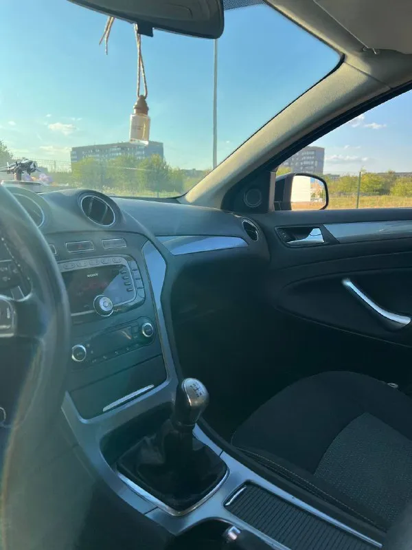 Продаю ford mondeo 4, 2011 год, я собственник. срочно тк нужны деньги пробег 203.000 км объем двигателя 2л топливо - бензин кпп - механика очень хорошая комплектация: климат контроль ( моно ), 4 электро стеклоподъемника с доводчиками, электро регулировка зеркал и фар, электро регулировка водительского сиденья, мультируль, противотуманные фары ( фары и противотуманки с новыми качественными светодиодными лампами ), усилитель руля, абс, задний парктроник, отличная штатная музыка ( 8 динамиков ), центральный замок, подогрев боковых зеркал. пороги, стаканы, лонжероны, место под запаску, низа дверей и так далее в отличном состоянии. в коробке перебрал все подшипники, поменял масло и полностью обслужил. все масла и фильтра заменил. ходовая в отличном состоянии. двигатель работает так же отлично. очень комфортный и надежный автомобиль 525.000 руб. + хороший торг из за того что срочно нужны деньги +79599896230 +79591630034 - тг, связи бывает нет г. луганск/алчевск 📞 звоните: +7(959)9896230 - фотография - 6