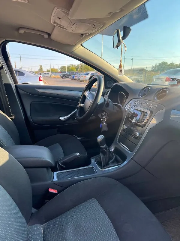 Продаю ford mondeo 4, 2011 год, я собственник. срочно тк нужны деньги пробег 203.000 км объем двигателя 2л топливо - бензин кпп - механика очень хорошая комплектация: климат контроль ( моно ), 4 электро стеклоподъемника с доводчиками, электро регулировка зеркал и фар, электро регулировка водительского сиденья, мультируль, противотуманные фары ( фары и противотуманки с новыми качественными светодиодными лампами ), усилитель руля, абс, задний парктроник, отличная штатная музыка ( 8 динамиков ), центральный замок, подогрев боковых зеркал. пороги, стаканы, лонжероны, место под запаску, низа дверей и так далее в отличном состоянии. в коробке перебрал все подшипники, поменял масло и полностью обслужил. все масла и фильтра заменил. ходовая в отличном состоянии. двигатель работает так же отлично. очень комфортный и надежный автомобиль 525.000 руб. + хороший торг из за того что срочно нужны деньги +79599896230 +79591630034 - тг, связи бывает нет г. луганск/алчевск 📞 звоните: +7(959)9896230 - фотография - 8