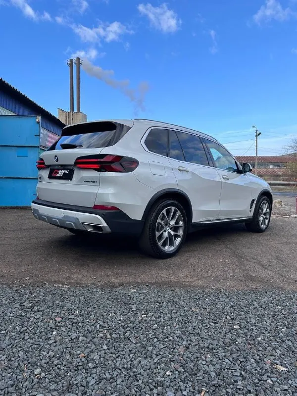 ⭐продам ⭐ bmw ⭐x-5 x-drive 40i 📌 2023 📌 3.0 📌 автоматическая 📌 бензин 📌 полный привод 📌 45 тыс км 💰 8 800 000₽ комплектация: ✔️без ключевой доступ ✔️камеры 360° ✔️электро ручник ✔️кнопка start-stop ✔️климат контроль 4-х зонный ✔️перфорированная кожа ✔️панорама ✔️подсветка салона ✔️лепестки ✔️парктроники 📱+79592838080 🏙 алчевск ⭐возможна покупка в кредит⭐ 📞 звоните: +7(959)2838080 - фотография - 3