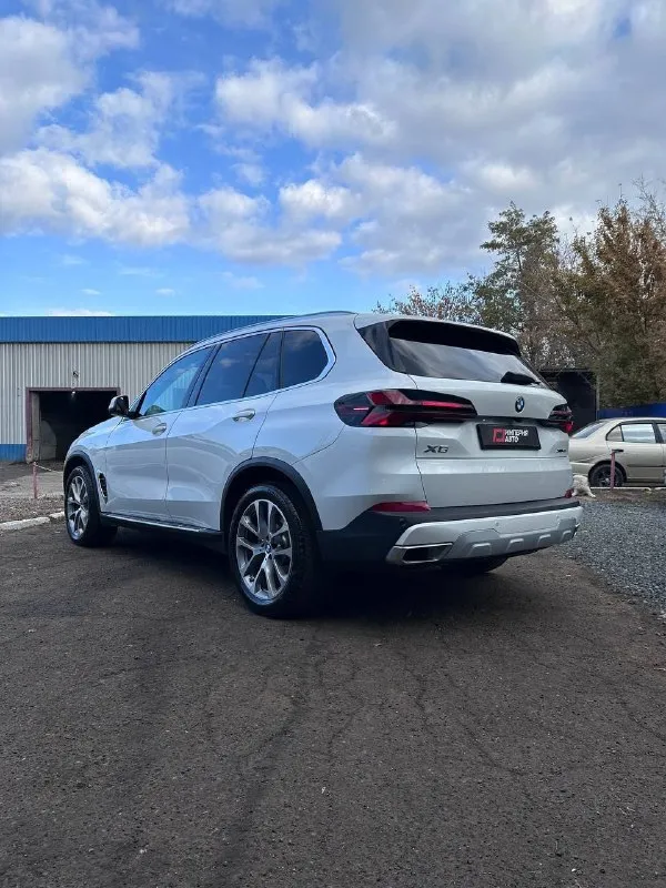 ⭐продам ⭐ bmw ⭐x-5 x-drive 40i 📌 2023 📌 3.0 📌 автоматическая 📌 бензин 📌 полный привод 📌 45 тыс км 💰 8 800 000₽ комплектация: ✔️без ключевой доступ ✔️камеры 360° ✔️электро ручник ✔️кнопка start-stop ✔️климат контроль 4-х зонный ✔️перфорированная кожа ✔️панорама ✔️подсветка салона ✔️лепестки ✔️парктроники 📱+79592838080 🏙 алчевск ⭐возможна покупка в кредит⭐ 📞 звоните: +7(959)2838080 - фотография - 4