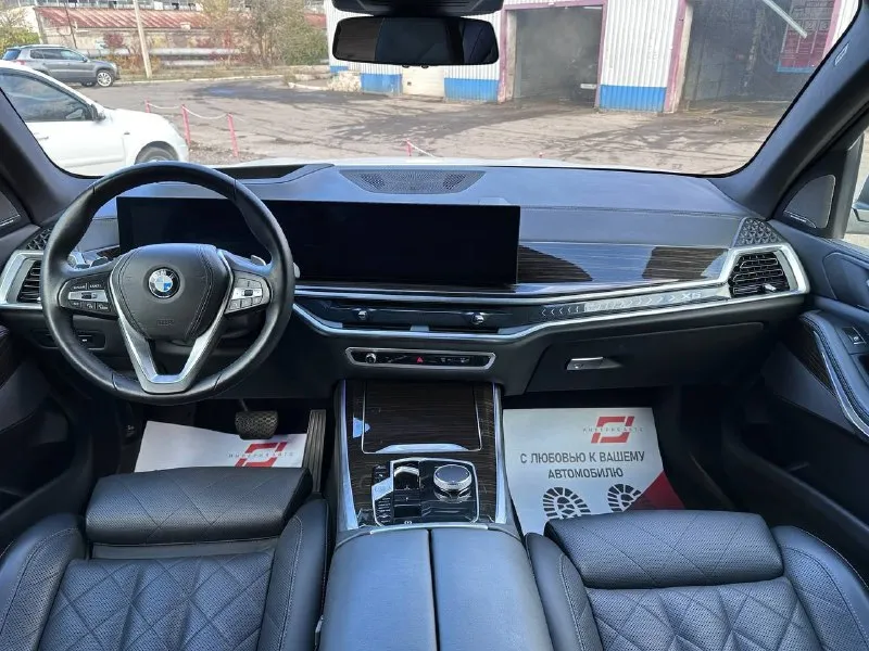 ⭐продам ⭐ bmw ⭐x-5 x-drive 40i 📌 2023 📌 3.0 📌 автоматическая 📌 бензин 📌 полный привод 📌 45 тыс км 💰 8 800 000₽ комплектация: ✔️без ключевой доступ ✔️камеры 360° ✔️электро ручник ✔️кнопка start-stop ✔️климат контроль 4-х зонный ✔️перфорированная кожа ✔️панорама ✔️подсветка салона ✔️лепестки ✔️парктроники 📱+79592838080 🏙 алчевск ⭐возможна покупка в кредит⭐ 📞 звоните: +7(959)2838080 - фотография - 5