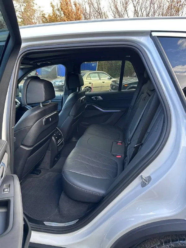 ⭐продам ⭐ bmw ⭐x-5 x-drive 40i 📌 2023 📌 3.0 📌 автоматическая 📌 бензин 📌 полный привод 📌 45 тыс км 💰 8 800 000₽ комплектация: ✔️без ключевой доступ ✔️камеры 360° ✔️электро ручник ✔️кнопка start-stop ✔️климат контроль 4-х зонный ✔️перфорированная кожа ✔️панорама ✔️подсветка салона ✔️лепестки ✔️парктроники 📱+79592838080 🏙 алчевск ⭐возможна покупка в кредит⭐ 📞 звоните: +7(959)2838080 - фотография - 6