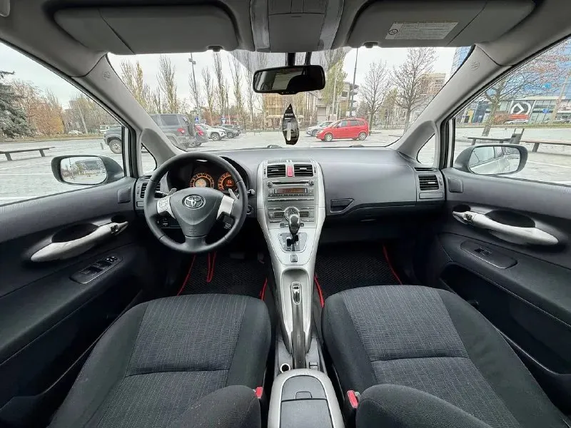 Toyota auris год 2008 объем : 1.6 ⛽️ бензин лошадиных сил : 124 💪 коробка автомат 🔥🔥🔥 привод передний пробег : 174 тысяч километров 4-электро стекло подъемника бесключевой доступ заводиться с кнопки ( стартстоп ) подогревы передних сидений электро регулировка зеркал центральным замок линзовая оптика подогрев заднего стекла и боковых зеркал коробка полностью обслужена на пробеге 170 тысяч км также замена свечей, всех жидкостей и фильтров. готова к любым проверкам на вашем сто юридически чистая / продажа с переоформлением в мрэо цена : 790.000 торг возможна покупка в кредит !!! евгений +7 (949) 378-43-53 г. донецк 📞 звоните: +7(949)3784353 📞 звоните: +7(949)3784353 - фотография - 5