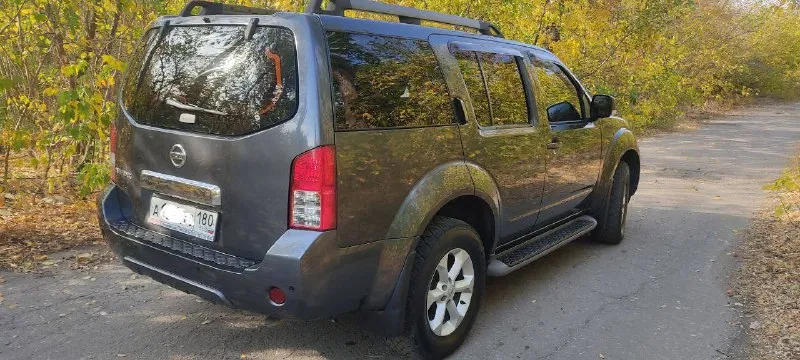 Nissan patfinder 2011г. в. рест. 2,5 дизель, 5 ст aisin. 7мест. родной пробег 105 000 км. автомобиль в идеальном состоянии по всем параметрам-кузов, рама, двигатель салон ходовая. имеется документальная история обслуживания на сервисе nissan. двухсторонняя сигнализация sher- khan с автозапуском, турботаймером. механическая блокировка тонировка вкруг, перед атермалка, фары бронь пленка перед-зад. два комплекта резины pirelli, nitto на оригинальных дисках. вторая машина в семье, бережная эксплуатация, исключительно гаражное хранение. 2,2🍋 макеевка +79494563695 📲 tg: vadim v. 📞 звоните: +7(949)4563695 - фотография - 3