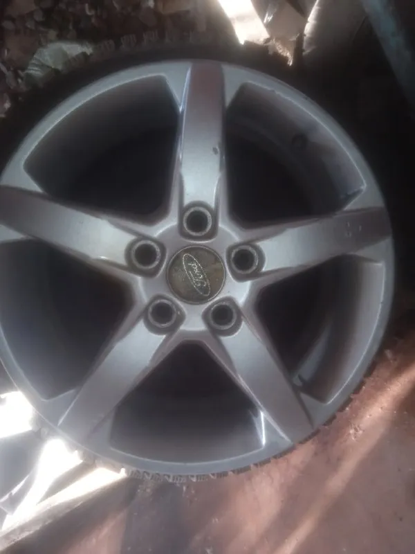 Резина 15 зима шипованная, диски на 15 стояли на ford фокус. за 4 диска и 4 ската 15000 р +794997873... - фотография