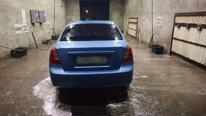 Продам chevrolet лачетти 2003г. 1.6,коробка механика, пробег 187т. км, авто в отличном состоянии, по кузову нет не рыжиков, не гнили. салон в идеальном состоянии. двигатель и кпп полностью в исправном состоянии, комплектация sx, всё работает(кондиционер работает на 5+), на авто установлен евро 4 (дорогое итальянское оборудование, пропан ), автомобиль обслужевался для себя(машиной будете только радоваться), цена 480т. торг +79493478557 📞 звоните: +7(949)3478557 - фотография - 2