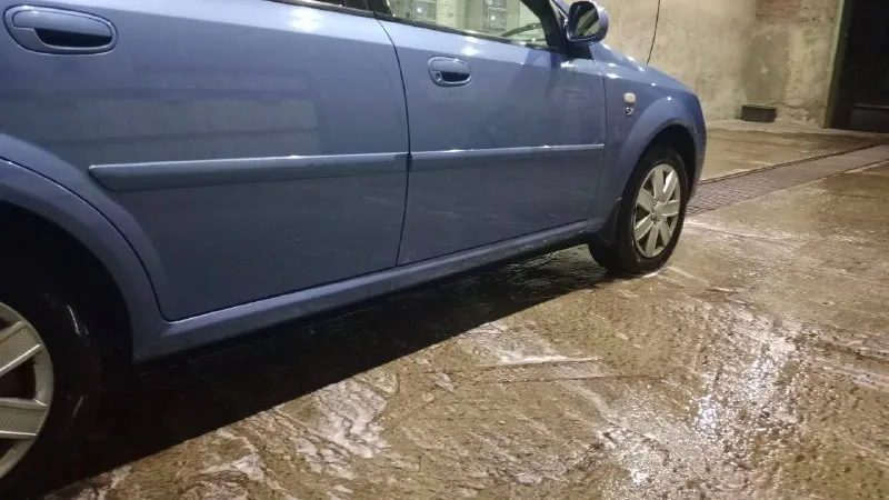 Продам chevrolet лачетти 2003г. 1.6,коробка механика, пробег 187т. км, авто в отличном состоянии, по кузову нет не рыжиков, не гнили. салон в идеальном состоянии. двигатель и кпп полностью в исправном состоянии, комплектация sx, всё работает(кондиционер работает на 5+), на авто установлен евро 4 (дорогое итальянское оборудование, пропан ), автомобиль обслужевался для себя(машиной будете только радоваться), цена 480т. торг +79493478557 📞 звоните: +7(949)3478557 - фотография - 7