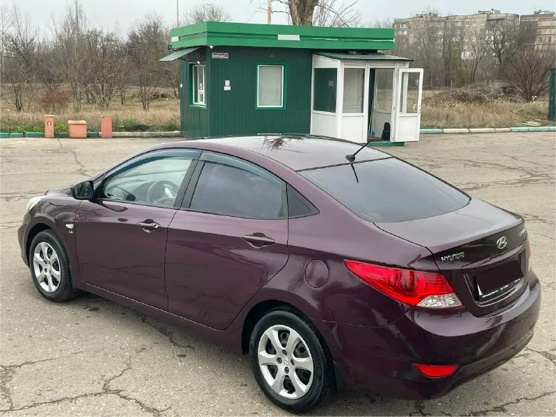 🇰🇷 hyundai solaris 2011г🇰🇷 официал авто в идеальнейшем состоянии вложений не требует никаких от слова совсем не стучит и не гремит, двигатель бензиновый 1.6 работает ровно не троит не дымит пробег 171.000км, коробка механика щелкает идеально не выбивает и не закусывает, ходовая часть взбитая как мячик, салон чистый опрятный не прокуренный, магнитола aux-bt-usb, эл-зеркала, эл-стеклоподъемники, подогрев зеркал, подогрев сидений, кондиционер рабочий холодит заправлять ничего не нужно, сигнализация, комплект 2 ключа, сервисная книжка, готов на любые проверки с вашей стороны и за ваш счет!!! по документам автомобиль чист от а до я! все документы на руках и готовы к переоформлению в мрэо!!! продажа как по дкп так и полное сопровождение в мрэо до конца сделки!!! цена 785.000₽ торг реальному клиенту!!! +79496137219 иван осмотр г. донецк 📞 звоните: +7(949)6137219 - фотография - 2