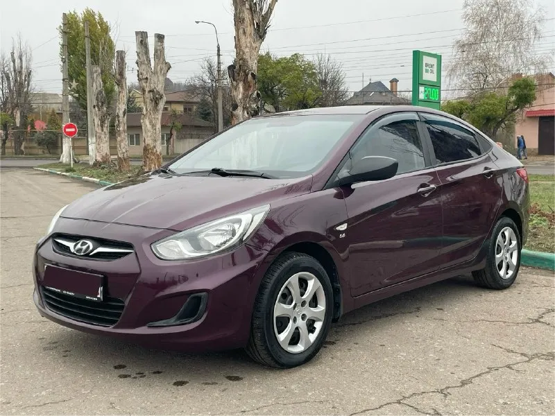 🇰🇷 hyundai solaris 2011г🇰🇷 официал авто в идеальнейшем состоянии вложений не требует никаких от слова совсем не стучит и не гремит, двигатель бензиновый 1.6 работает ровно не троит не дымит пробег 171.000км, коробка механика щелкает идеально не выбивает и не закусывает, ходовая часть взбитая как мячик, салон чистый опрятный не прокуренный, магнитола aux-bt-usb, эл-зеркала, эл-стеклоподъемники, подогрев зеркал, подогрев сидений, кондиционер рабочий холодит заправлять ничего не нужно, сигнализация, комплект 2 ключа, сервисная книжка, готов на любые проверки с вашей стороны и за ваш счет!!! по документам автомобиль чист от а до я! все документы на руках и готовы к переоформлению в мрэо!!! продажа как по дкп так и полное сопровождение в мрэо до конца сделки!!! цена 785.000₽ торг реальному клиенту!!! +79496137219 иван осмотр г. донецк 📞 звоните: +7(949)6137219 - фотография - 3