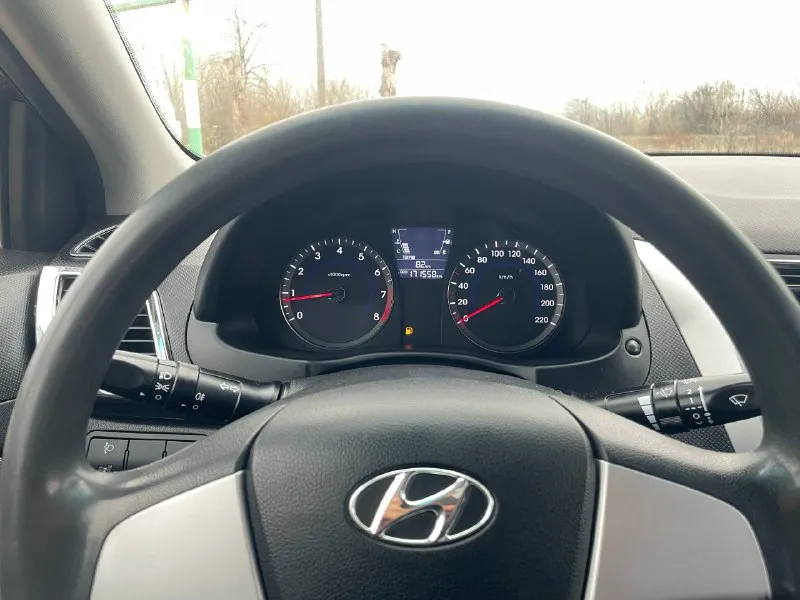 🇰🇷 hyundai solaris 2011г🇰🇷 официал авто в идеальнейшем состоянии вложений не требует никаких от слова совсем не стучит и не гремит, двигатель бензиновый 1.6 работает ровно не троит не дымит пробег 171.000км, коробка механика щелкает идеально не выбивает и не закусывает, ходовая часть взбитая как мячик, салон чистый опрятный не прокуренный, магнитола aux-bt-usb, эл-зеркала, эл-стеклоподъемники, подогрев зеркал, подогрев сидений, кондиционер рабочий холодит заправлять ничего не нужно, сигнализация, комплект 2 ключа, сервисная книжка, готов на любые проверки с вашей стороны и за ваш счет!!! по документам автомобиль чист от а до я! все документы на руках и готовы к переоформлению в мрэо!!! продажа как по дкп так и полное сопровождение в мрэо до конца сделки!!! цена 785.000₽ торг реальному клиенту!!! +79496137219 иван осмотр г. донецк 📞 звоните: +7(949)6137219 - фотография - 5