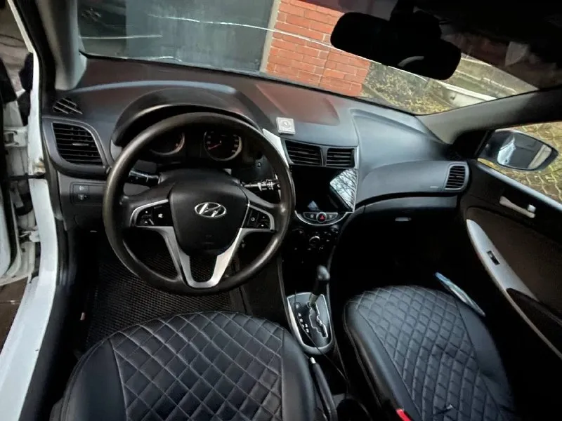 Hyundai solaris - 2011 +79495303468 павел осмотр горловка автомат 1.6 210 000 пробег мультируль, подогрев всех зеркал, передних сидений, 4 стеклоподъемника, сзади парктпоники, хорошая магнитола и музыка, все работает без проблем. есть моменты по лпк и трещина на лобовом стекле. 780 000 цена. новая зима резина 📞 звоните: +7(949)5303468 - фотография - 1