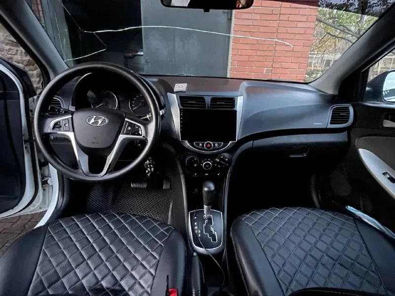 Hyundai solaris - 2011 +79495303468 павел осмотр горловка автомат 1.6 210 000 пробег мультируль, подогрев всех зеркал, передних сидений, 4 стеклоподъемника, сзади парктпоники, хорошая магнитола и музыка, все работает без проблем. есть моменты по лпк и трещина на лобовом стекле. 780 000 цена. новая зима резина 📞 звоните: +7(949)5303468 - фотография - 2