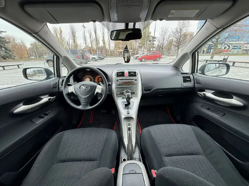 Toyota auris год 2008 объем : 1.6 ⛽️ бензин лошадиных сил : 124 💪 коробка автомат 🔥🔥🔥 привод передний пробег : 174 тысяч километров 4-электро стекло подъемника бесключевой доступ заводиться с кнопки ( старт\стоп ) подогревы передних сидений электро регулировка зеркал центральным замок линзовая оптика подогрев заднего стекла и боковых зеркал коробка полностью обслужена на пробеге 170 тысяч км также замена свечей, всех жидкостей и фильтров. готова к любым проверкам на вашем сто юридически чистая / продажа с переоформлением в мрэо цена : 790.000 торг +79493784353 г. донецк - фотография - 5