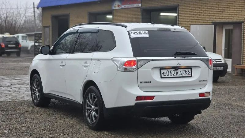 ✅продам mitsubishi outlander в идеальном состоянии ✅цена 1.320.000 рублей, торг у капота адекватным людям ✅год 2012 ✅родной пробег 200 тыс. км ✅двигатель 2.0 бензин ✅автоматическая коробка передач ✅полный привод ✅богатая комплектация: двух-зонный климат контроль, круиз контроль, мультируль, обогрев передних сидений, 4эсп, эл. рег. зеркал, бортовой компьютер, подключаемый полный привод, штатная мультимедия с камерой заднего вида ✅кузов в отличном состоиянии, в заводском окрасе ✅технически автомобиль в прекрасном состоянии любые проверки за вас счет ✅юридически чист, оформление в мрэо ✅осмотр в городе красный луч +79595673237 (whatsapp telegram) возможен обмен с вашей доплатой 📞 звоните: +7(959)5673237 - фотография - 7
