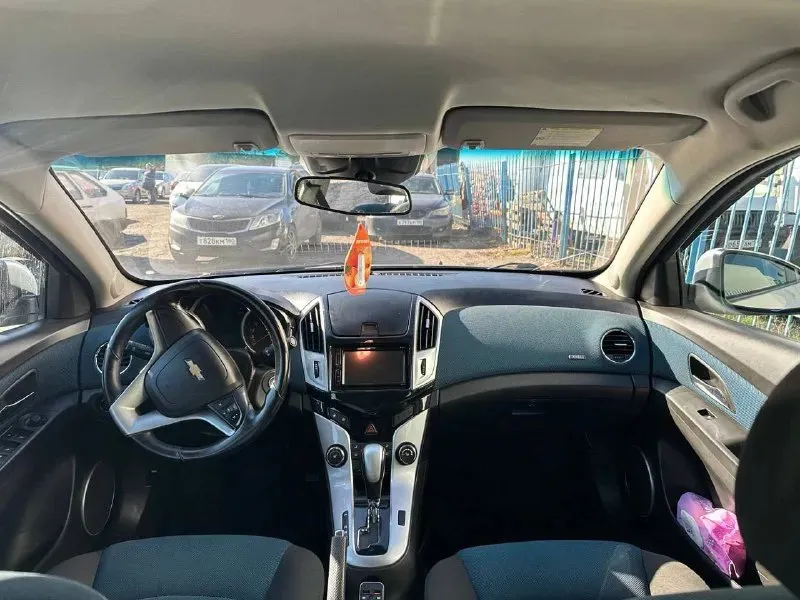 🚗 продам автомобиль chevrolet cruze ▶️ год выпуска: 2013 ▶️ объём двигателя: 1.8 ▶️ кпп:автомат ▶️ комплектация: полная ℹ️ описание: ✅ автомобиль в хорошем состоянии. ✅ родной пробег 207 000 ✅ автомобиль без дтп, ✅ авто обслужено! мотор не дымит, масло не ест, едет очень бодро. коробка переключается идеально машина внешне в отлично состояние, нет вмятин, рыжиков, гнили и т д. вин читается. на любые проверки за ваш счет - готов. 🏛 юридически автомобиль чист, без штрафов 💰 цена:770 000 рублей торг у капота 🏢 осмотр: макеевка ☎ более подробно по номеру телефона: +7 (949) 606-98-71 📞 звоните: +7(949)6069871 - фотография - 5