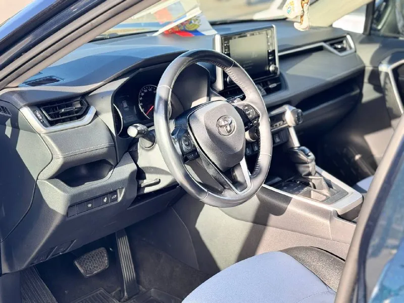 Toyota 🦅rav4 2020 года выпуска, бензиновый двигатель 2.0 (150 л. с.), автоматическая коробка передач, полный привод ! автомобиль в отличном техническом состоянии, не требует вложений. просторный салон, высокий клиренс, надежный атмосферный мотор и современный дизайн делают эту модель идеальным выбором для города и загородных поездок. автомобиль в родном окрасе!!! цена 2.850.000🍋👍🏻🔥 возможен обмен с вашей доплатой +79495095858 +79895435743 телеграм ватсап 📲 tg: николай н а 📞 звоните: +7(949)5095858 - фотография - 10