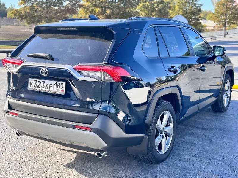 Toyota 🦅rav4 2020 года выпуска, бензиновый двигатель 2.0 (150 л. с.), автоматическая коробка передач, полный привод ! автомобиль в отличном техническом состоянии, не требует вложений. просторный салон, высокий клиренс, надежный атмосферный мотор и современный дизайн делают эту модель идеальным выбором для города и загородных поездок. автомобиль в родном окрасе!!! цена 2.850.000🍋👍🏻🔥 возможен обмен с вашей доплатой +79495095858 +79895435743 телеграм ватсап 📲 tg: николай н а 📞 звоните: +7(949)5095858 - фотография - 7