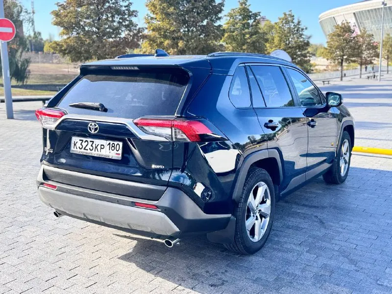 Toyota 🦅rav4 2020 года выпуска, бензиновый двигатель 2.0 (150 л. с.), автоматическая коробка передач, полный привод ! автомобиль в отличном техническом состоянии, не требует вложений. просторный салон, высокий клиренс, надежный атмосферный мотор и современный дизайн делают эту модель идеальным выбором для города и загородных поездок. автомобиль в родном окрасе!!! цена 2.850.000🍋👍🏻🔥 возможен обмен с вашей доплатой +79495095858 +79895435743 телеграм ватсап 📲 tg: николай н а 📞 звоните: +7(949)5095858 - фотография - 8