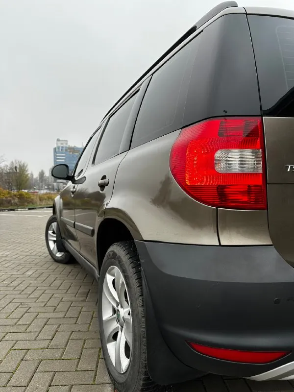 Skoda йети 2011 г. в. 1.8 турбо (автомат), полный привод. пробег 209.000 км датчики света, дождя, помощь при спуске. лэд оптика. на зимней резине шип. автомобиль без дтп, автотека зеленая. я второй владелец по машине много чего сделано, все расскажу покажу, владею давно цена 1.130.000₽ торг телефон: +79495801528, +79809130665 📞 звоните: +7(949)5801528 - фотография - 10