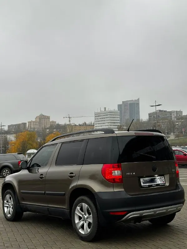 Skoda йети 2011 г. в. 1.8 турбо (автомат), полный привод. пробег 209.000 км датчики света, дождя, помощь при спуске. лэд оптика. на зимней резине шип. автомобиль без дтп, автотека зеленая. я второй владелец по машине много чего сделано, все расскажу покажу, владею давно цена 1.130.000₽ торг телефон: +79495801528, +79809130665 📞 звоните: +7(949)5801528 - фотография - 4