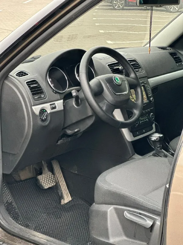 Skoda йети 2011 г. в. 1.8 турбо (автомат), полный привод. пробег 209.000 км датчики света, дождя, помощь при спуске. лэд оптика. на зимней резине шип. автомобиль без дтп, автотека зеленая. я второй владелец по машине много чего сделано, все расскажу покажу, владею давно цена 1.130.000₽ торг телефон: +79495801528, +79809130665 📞 звоните: +7(949)5801528 - фотография - 5